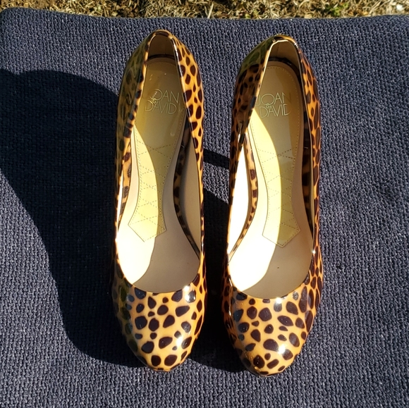 Joan & David leopard print high heel shoe 8.5 M - Picture 6 of 6
